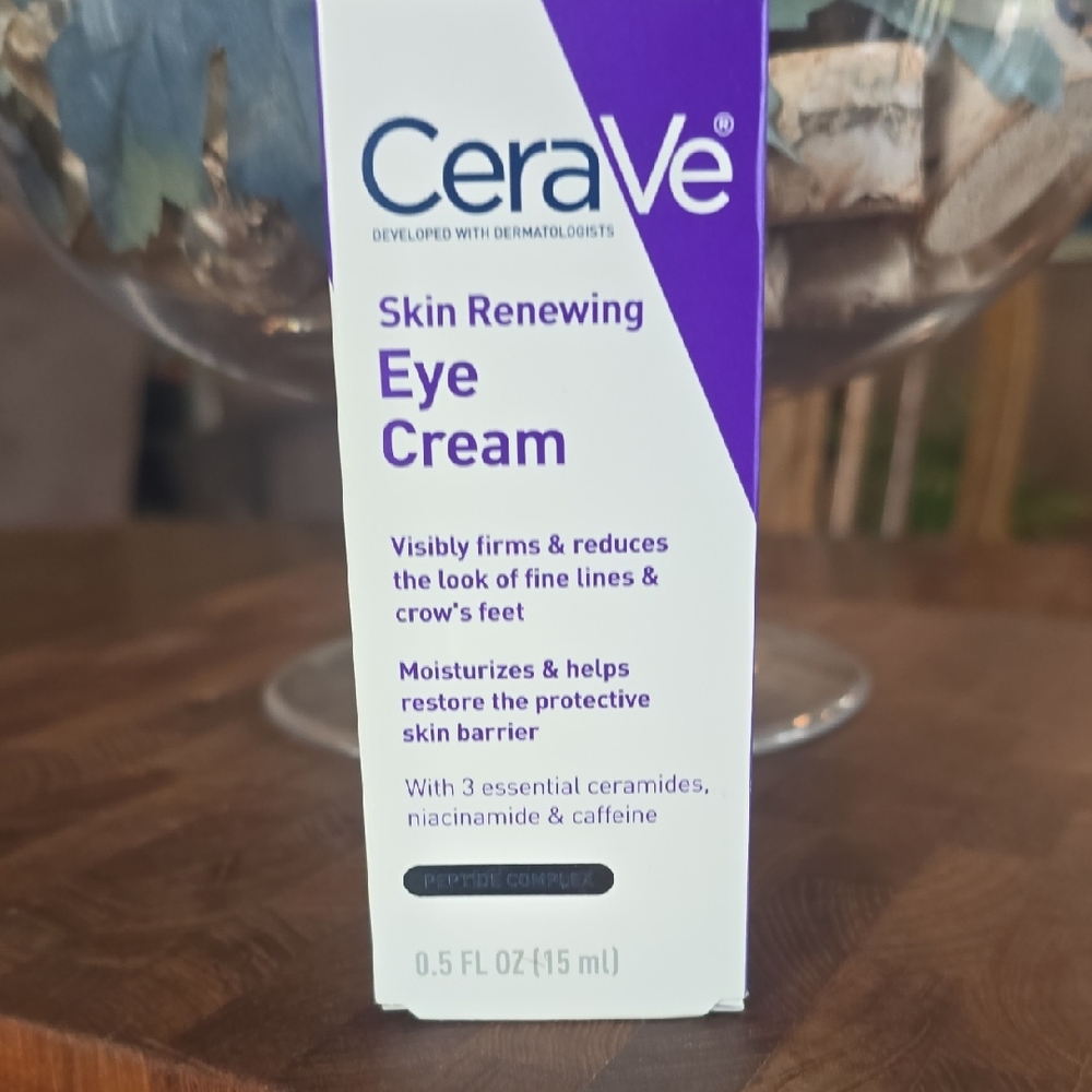 rave Eye Cream - White and Purple